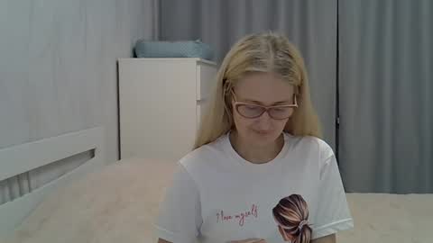 _xsharonx_ online show from January 12, 6:05 pm