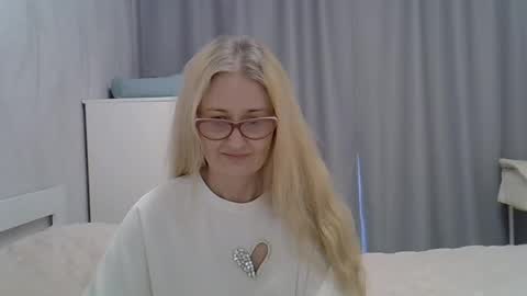 _xsharonx_ online show from February 1, 11:10 am