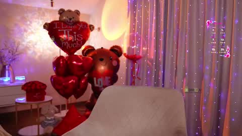 Snapshot of _your_angel chatting on February 15, 10:06 pm YOUR ANGEL online show from February 15, 10:06 pm