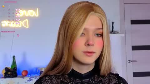 LITTLE FOX online show from November 17, 2:12 pm