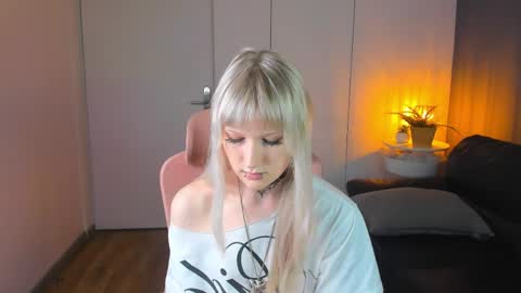 Emy online show from April 4, 7:22 pm