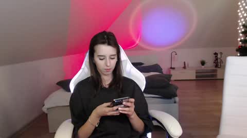 Nicole  Thomas  Dave online show from December 26, 8:21 pm