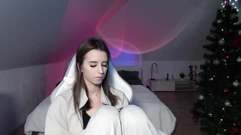 Nicole  Thomas  Dave online show from January 3, 10:52 am