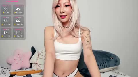 Mia online show from June 9, 11:27 pm