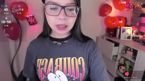 _zathara_ online show from May 1, 3:11 am