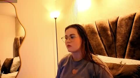 zoe online show from February 5, 11:59 am