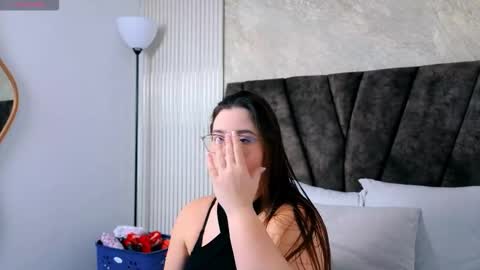 zoe online show from February 20, 12:05 pm