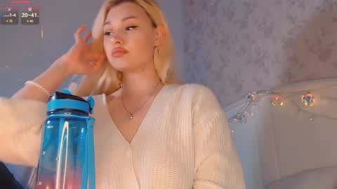 Snapshot of a1l3na_al3 chatting on March 2, 2:21 pm   Alena  online show from March 2, 2:21 pm