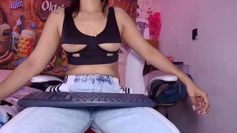 Aisha online show from October 3, 11:51 am