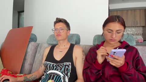 Snapshot of a_sexy_couple__ chatting on December 4, 7:12 pm A Sexy Couple online show from December 4, 7:12 pm