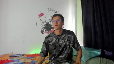 Snapshot of a_sexy_couple__ chatting on December 30, 12:42 pm A Sexy Couple online show from December 30, 12:42 pm