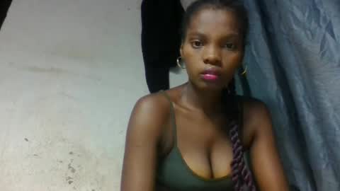 aadienne online show from April 19, 11:18 pm