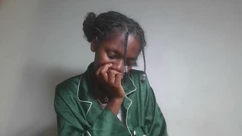 aangevelo online show from November 12, 9:47 pm