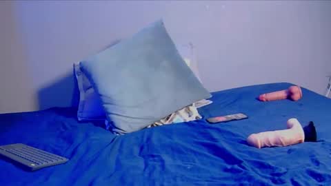 Snapshot of aaron_11_ chatting on June 5, 3:35 am Aaron online show from June 5, 3:35 am