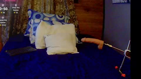 Snapshot of aaron_11_ chatting on July 22, 1:52 am Aaron online show from July 22, 1:52 am