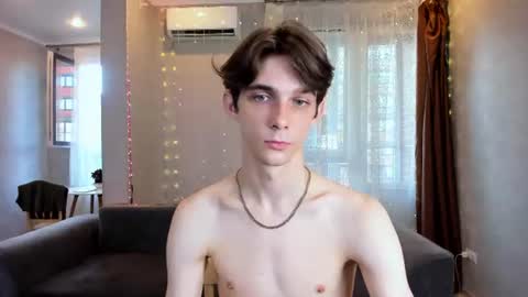 Snapshot of aaron_bang chatting on June 26, 3:49 pm Aaron Bang online show from June 26, 3:49 pm