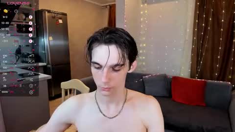 Snapshot of aaron_bang chatting on June 27, 8:14 pm Aaron Bang online show from June 27, 8:14 pm