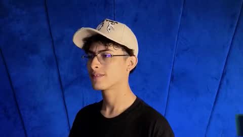 Snapshot of aaron_eze chatting on September 10, 10:43 pm Aaron Ezequiel online show from September 10, 10:43 pm