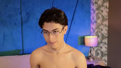 Snapshot of aaron_eze chatting on September 11, 9:15 pm Aaron Ezequiel online show from September 11, 9:15 pm