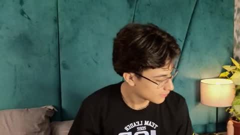 Snapshot of aaron_eze chatting on September 18, 10:01 pm Aaron Ezequiel online show from September 18, 10:01 pm