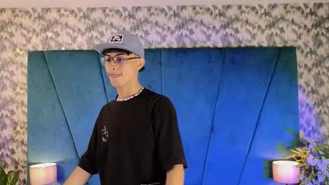 Snapshot of aaron_eze chatting on September 26, 9:52 pm Aaron Ezequiel online show from September 26, 9:52 pm