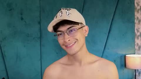 Snapshot of aaron_eze chatting on September 29, 8:46 pm Aaron Ezequiel online show from September 29, 8:46 pm