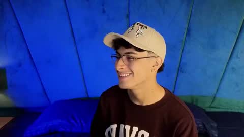 Snapshot of aaron_eze chatting on September 30, 9:42 pm Aaron Ezequiel online show from September 30, 9:42 pm