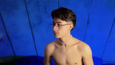 Snapshot of aaron_eze chatting on October 1, 11:11 pm Aaron Ezequiel online show from October 1, 11:11 pm