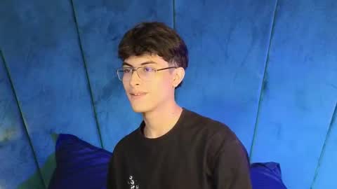 Snapshot of aaron_eze chatting on October 10, 8:19 pm Aaron Ezequiel online show from October 10, 8:19 pm