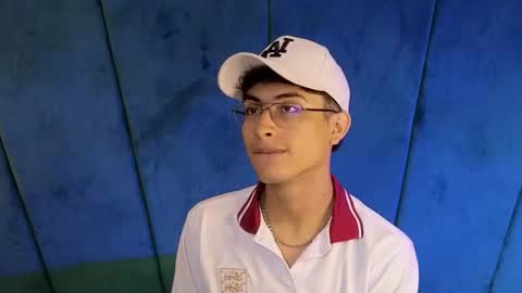 Snapshot of aaron_eze chatting on October 12, 9:03 pm Aaron Ezequiel online show from October 12, 9:03 pm