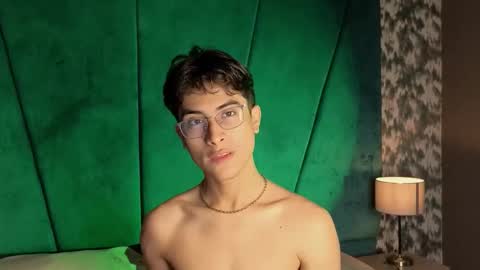 Snapshot of aaron_eze chatting on October 14, 9:59 pm Aaron Ezequiel online show from October 14, 9:59 pm