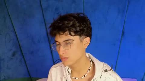 Snapshot of aaron_eze chatting on October 16, 9:49 pm Aaron Ezequiel online show from October 16, 9:49 pm