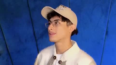 Snapshot of aaron_eze chatting on October 26, 8:48 pm Aaron Ezequiel online show from October 26, 8:48 pm