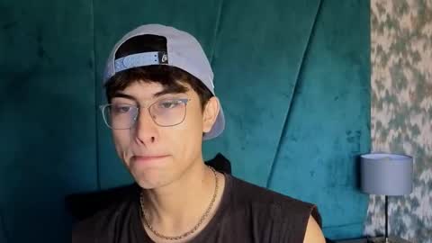 Snapshot of aaron_eze chatting on November 2, 9:39 pm Aaron Ezequiel online show from November 2, 9:39 pm