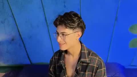 Snapshot of aaron_eze chatting on November 15, 10:04 pm Aaron Ezequiel online show from November 15, 10:04 pm