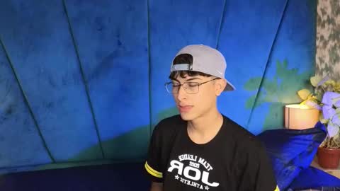 Snapshot of aaron_eze chatting on November 16, 8:25 pm Aaron Ezequiel online show from November 16, 8:25 pm