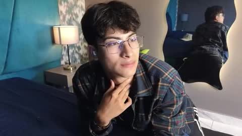 Snapshot of aaron_eze chatting on November 23, 8:41 pm Aaron Ezequiel online show from November 23, 8:41 pm