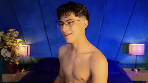 Snapshot of aaron_eze chatting on November 29, 10:13 pm Aaron Ezequiel online show from November 29, 10:13 pm