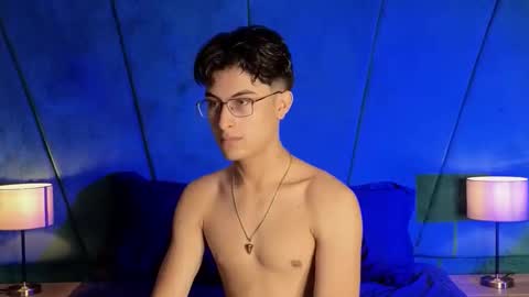 Snapshot of aaron_eze chatting on December 2, 10:38 pm Aaron Ezequiel online show from December 2, 10:38 pm