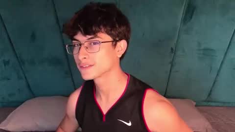 Aaron Ezequiel online show from February 4, 9:20 pm