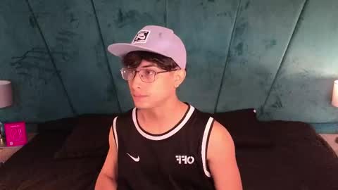 Aaron Ezequiel online show from April 12, 12:32 pm