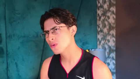 Aaron Ezequiel online show from May 5, 2:14 pm