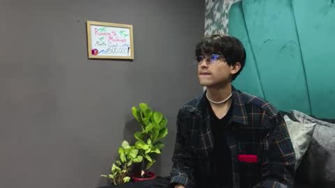 Snapshot of aaron_eze chatting on June 6, 11:59 am Aaron Ezequiel online show from June 6, 11:59 am