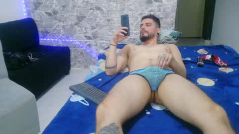 Aaron kwok online show from February 3, 4:52 pm