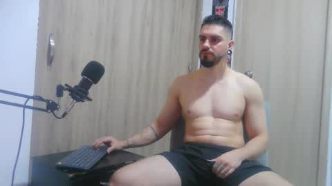 Aaron kwok online show from November 23, 3:06 am