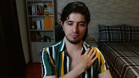 Aaron online show from April 22, 6:53 pm