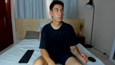 aaron_revolt online show from July 9, 7:51 pm