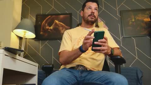 Aaron online show from September 8, 6:40 pm