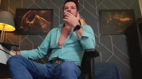 Aaron online show from November 5, 5:07 am