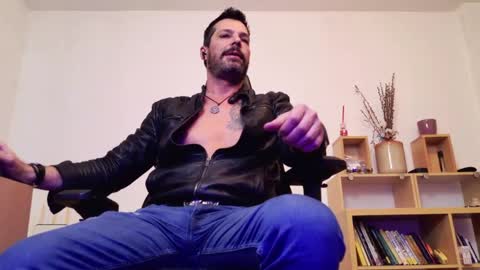 Aaron online show from April 11, 7:51 pm